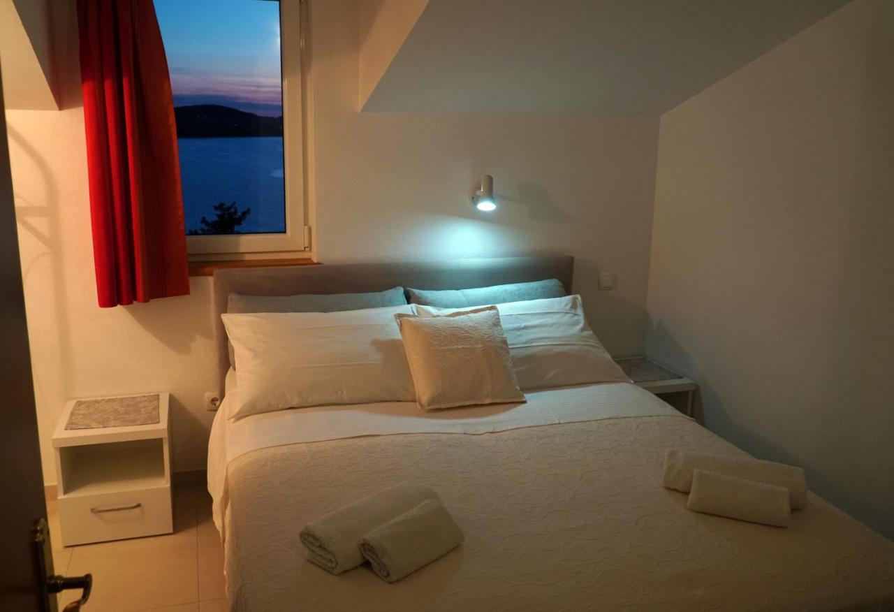 One-Bedroom Apartment with Balcony and Sea View (2 Adults)