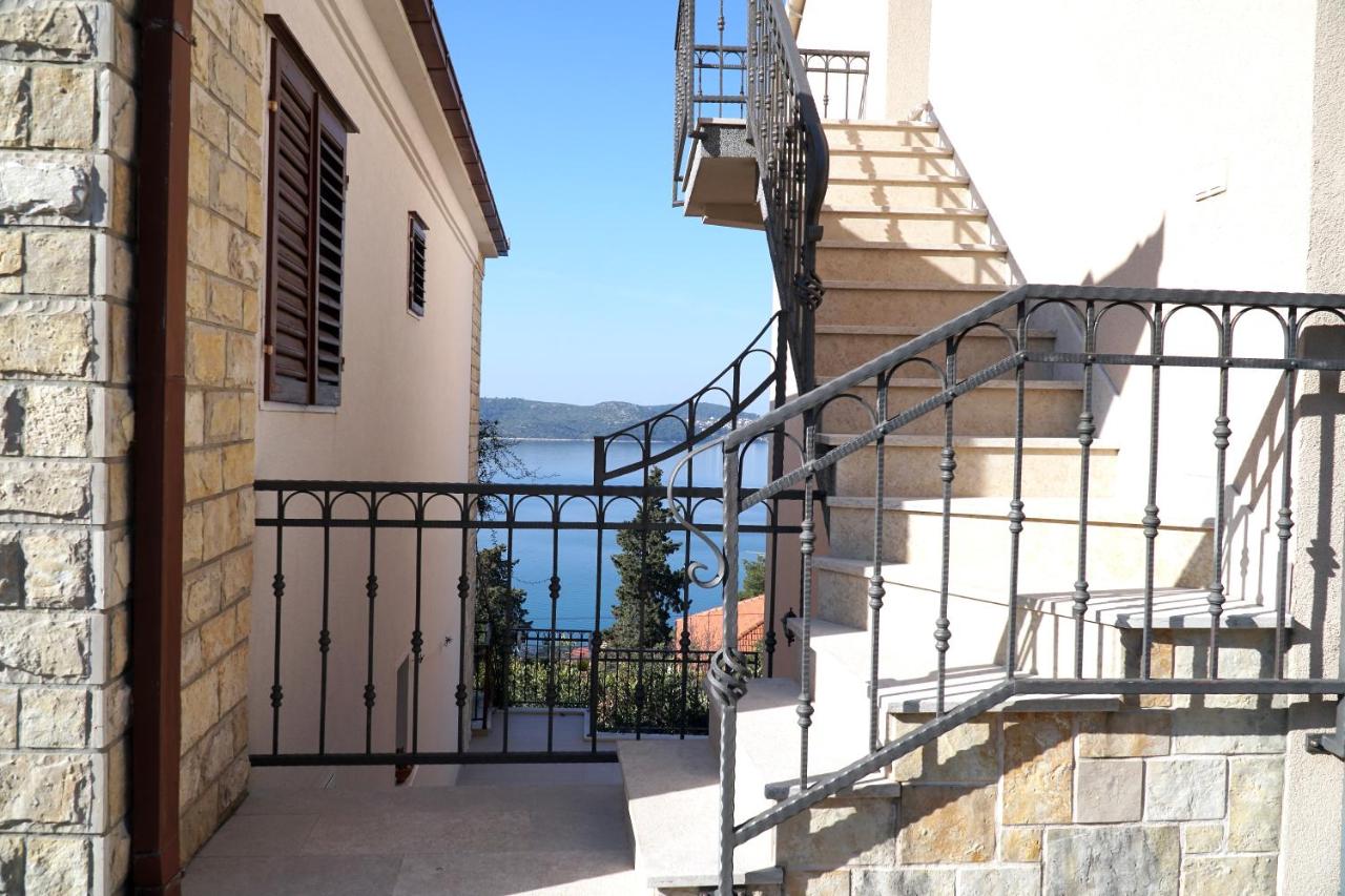 One-Bedroom Apartment with Balcony and Sea View