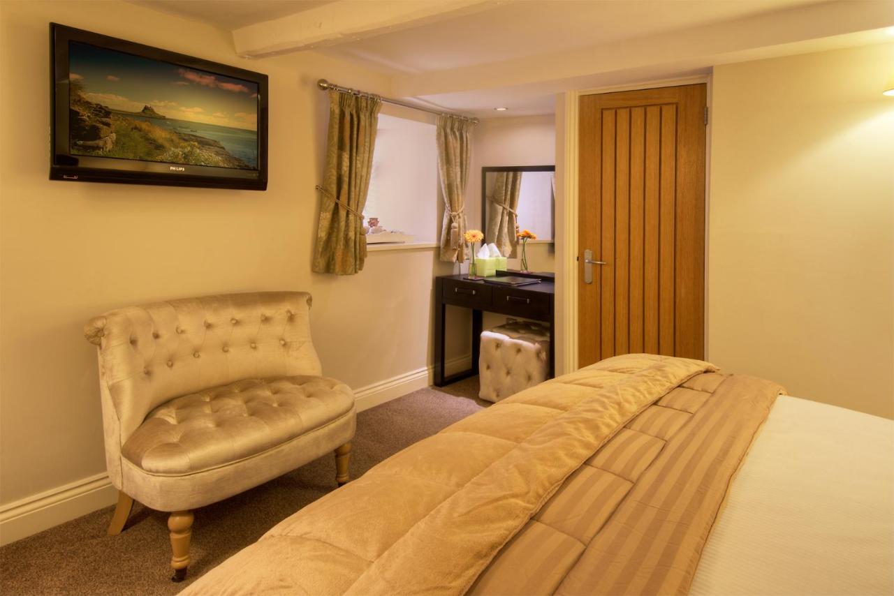 Room 4 - Standard King Ensuite with Shower