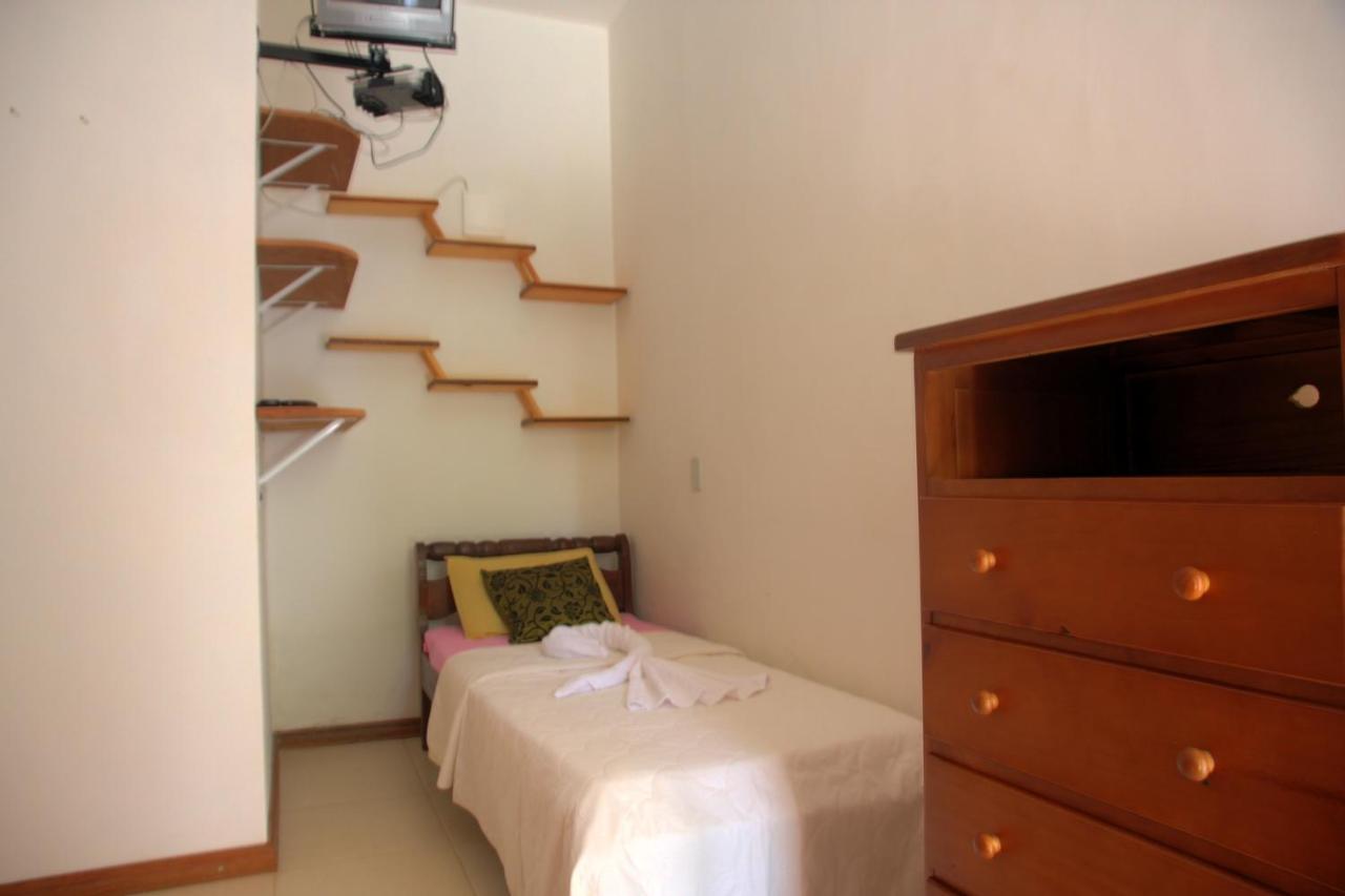 Dreibettzimmer mit Gartenblick