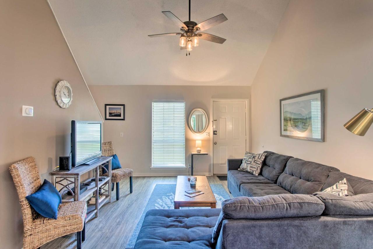 Chic St Simons Island Condo Rental 2 Mi to Ocean! - Bed and Breakfast