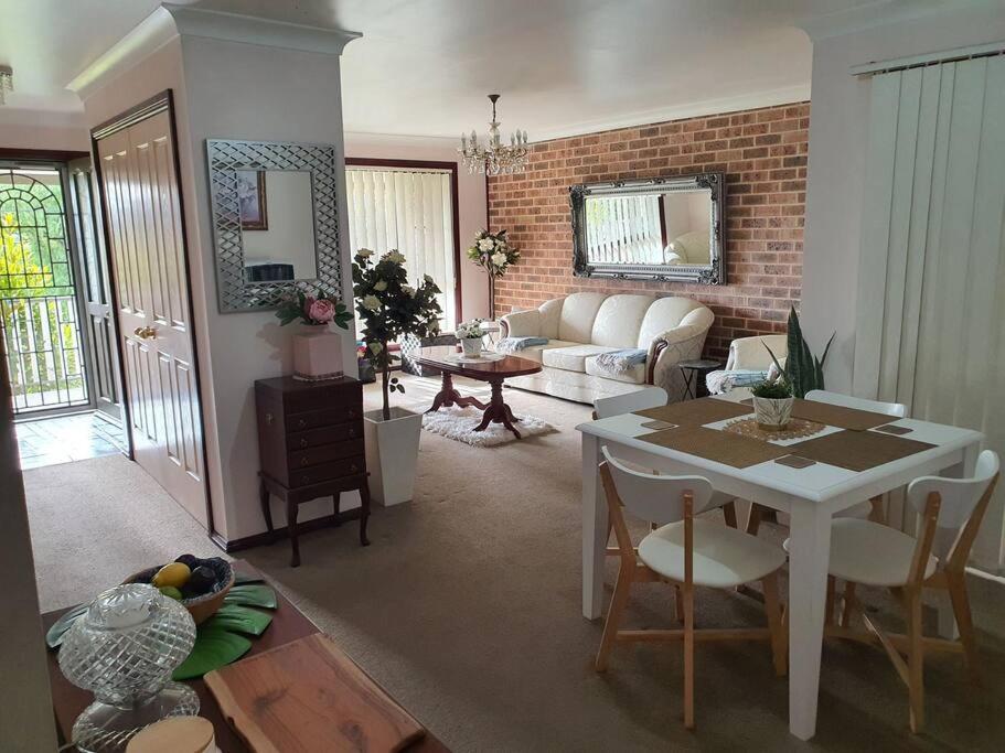 B&B Wallerawang - The Junction Estate COOL CALM COZY A Home N Host Property - Bed and Breakfast Wallerawang