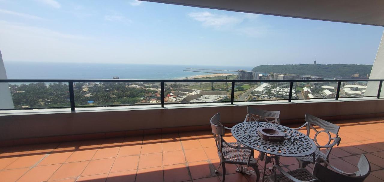 Accommodation Front - Elegant 4 Sleeper with Unbeatable Views - B&B Durban