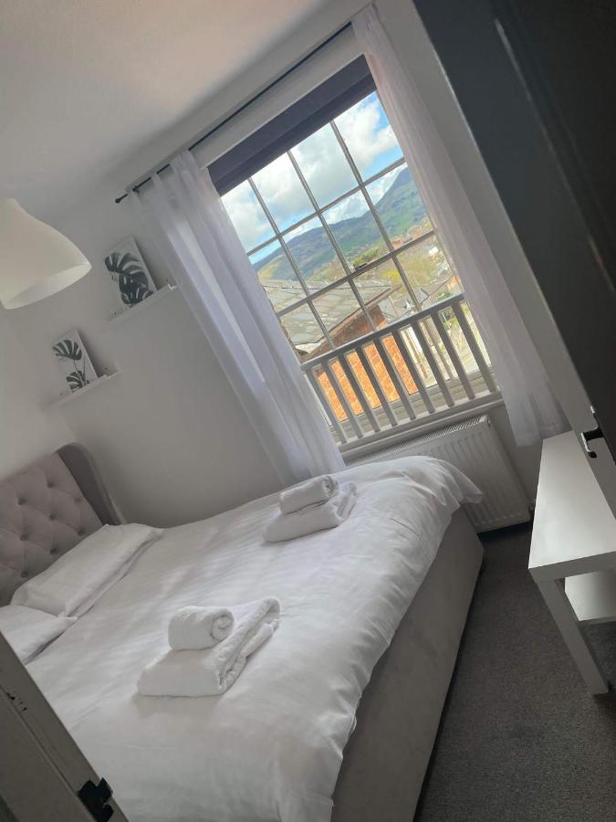 Deluxe Double or Twin Room with Mountain View