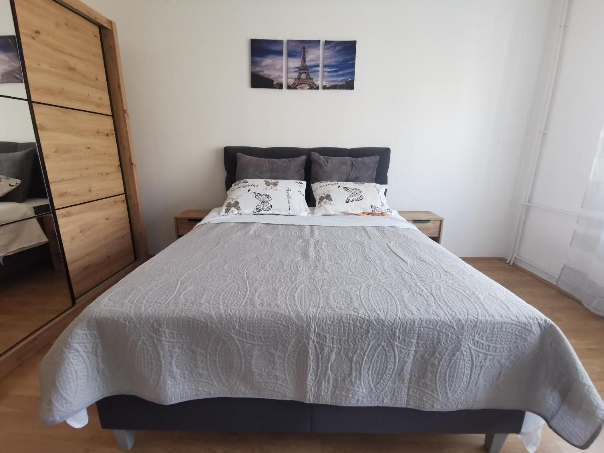 The Location Central Town Apartament - Ferienwohnung Kragujevac