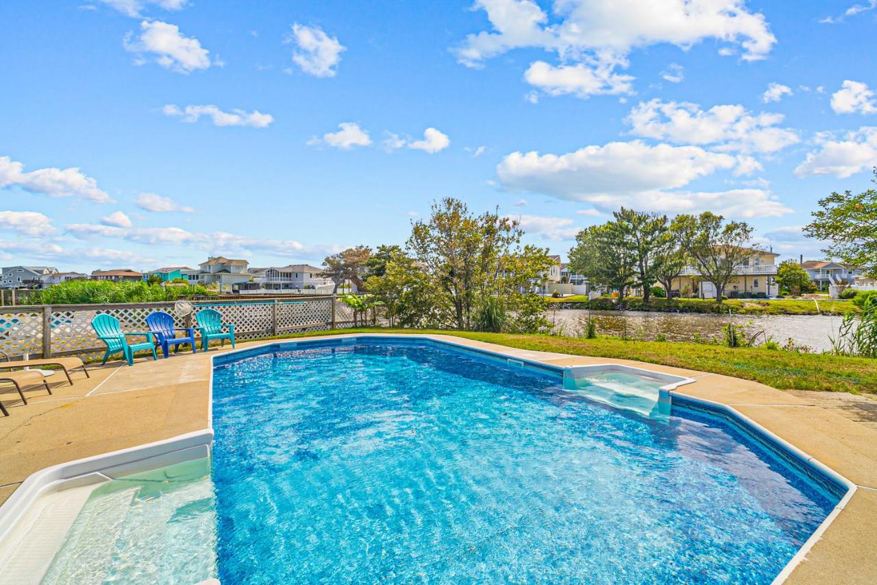 Six Bedroom Holiday Home
