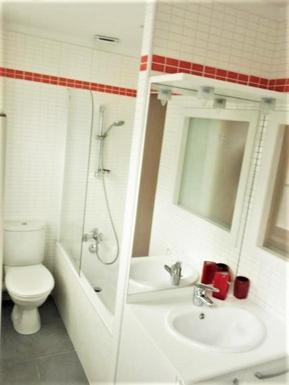 One-Bedroom Apartment with Garden Access ( 2 Adults )