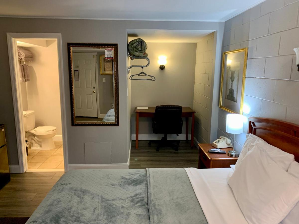 Queen Room with Garden View