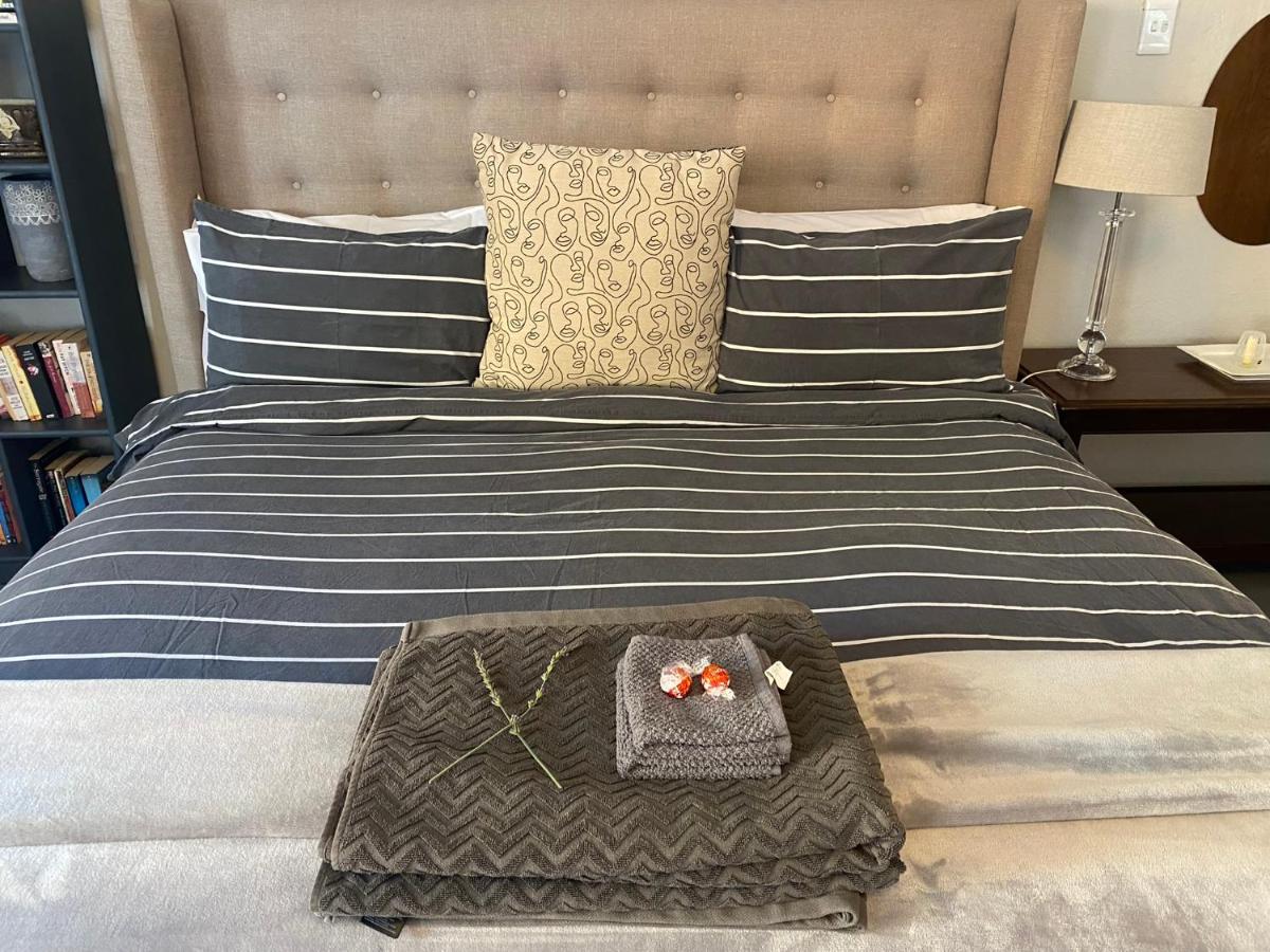 Deluxe King Suite