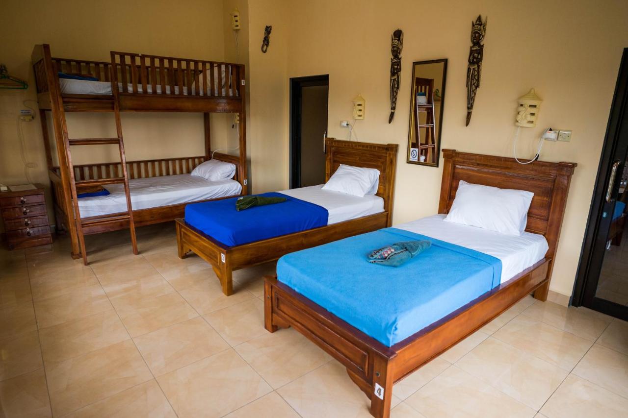 Single Bed in Mixed Dormitory Room