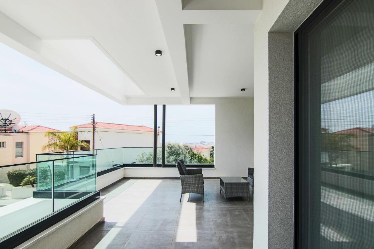 Phaedrus Living: City View Anna Residence 101 - B&B