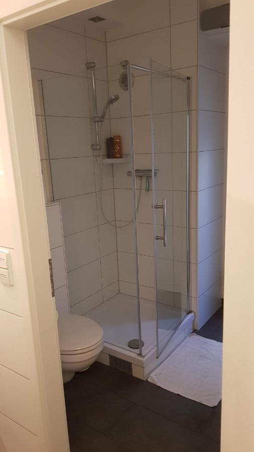 Einzelzimmer mit Gemeinschaftsdusche und -WC
