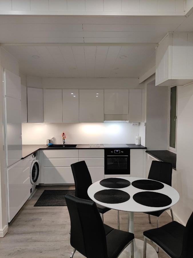 Alexi Apartments - Newly Renovated Apt in the Heart of the City near to Railway Station and Nokia Arena - Chambres d'hôtes Tampere