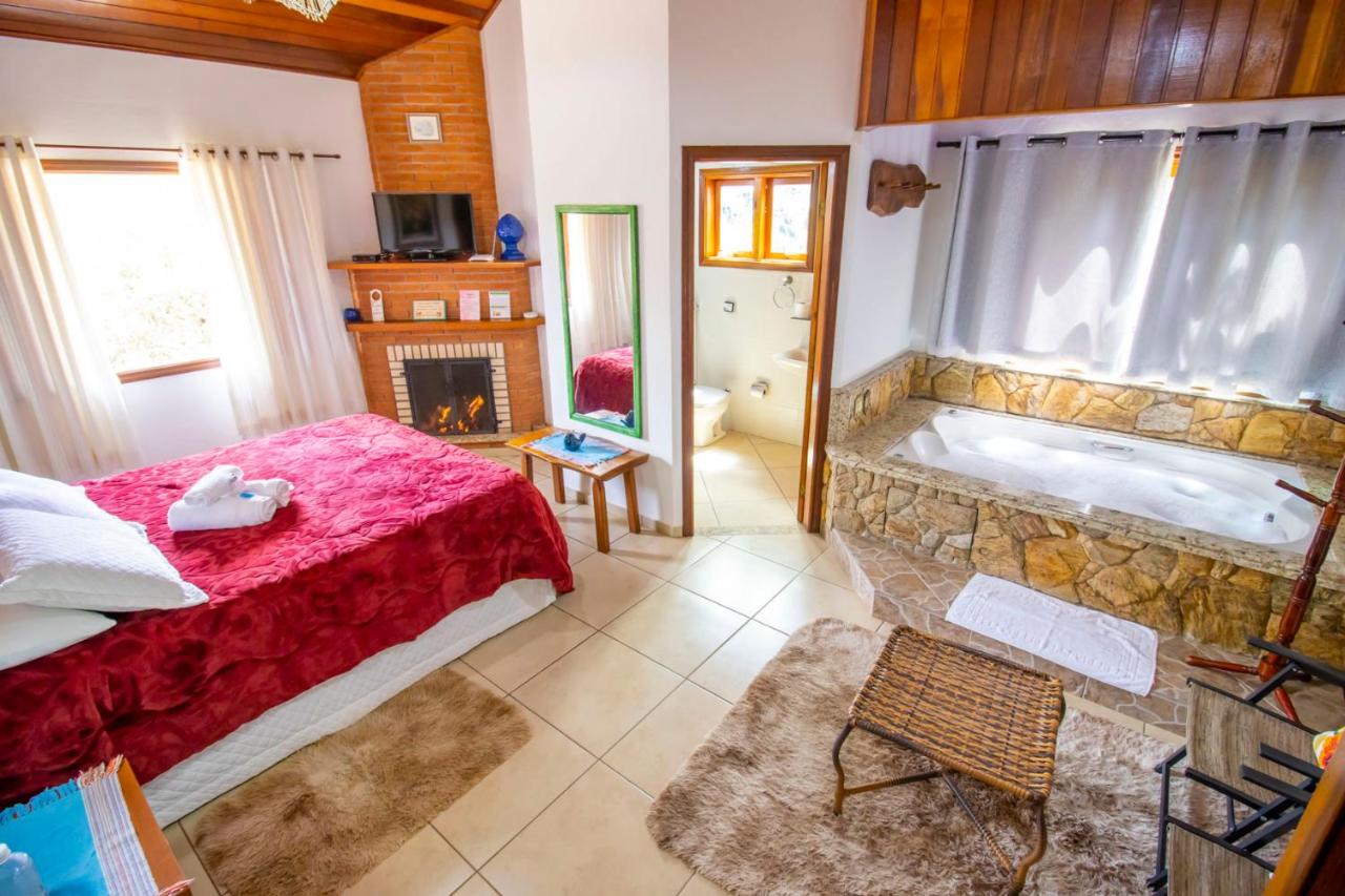 Suíte Luxo com Banheira de Hidromassagem