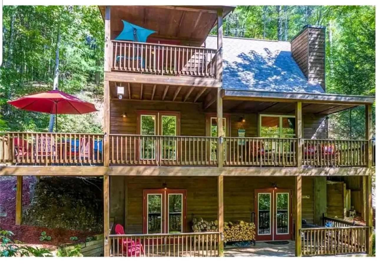 B&B Ellijay - Amazing Creek View Cabin w/ Hot Tub, Firepit & Pool Table - Bed and Breakfast Ellijay