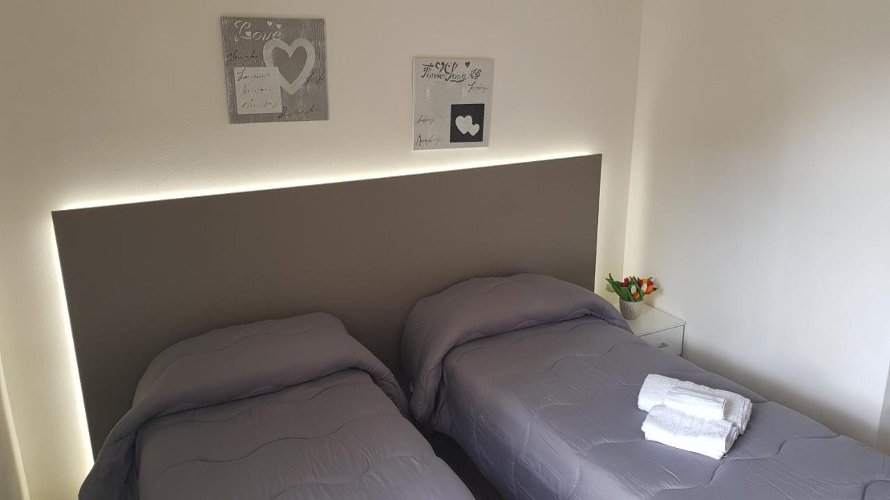 Camera Matrimoniale/Doppia con Letti Singoli con Bagno Privato