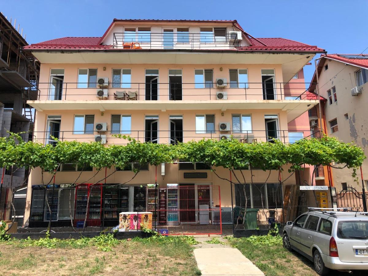 Apartament 5 camere cu balcon Costinesti plaja 5 minute Nucilor 6 - B&B