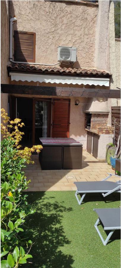 Maison au calme dans pinède, plages à 12min à pied - Chambres d'hôtes Sanary-sur-Mer