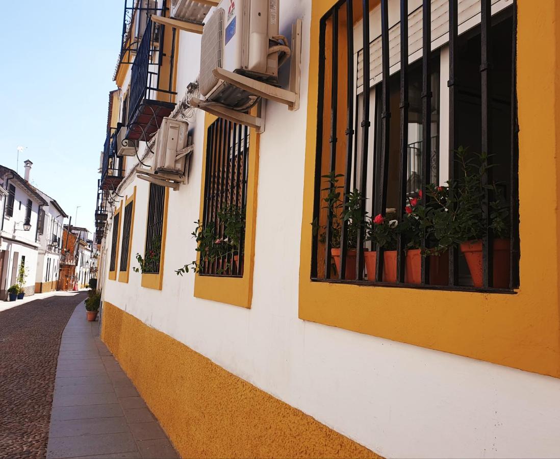 Apto. planta baja y cochera barrio San Basilio - Bed and Breakfast