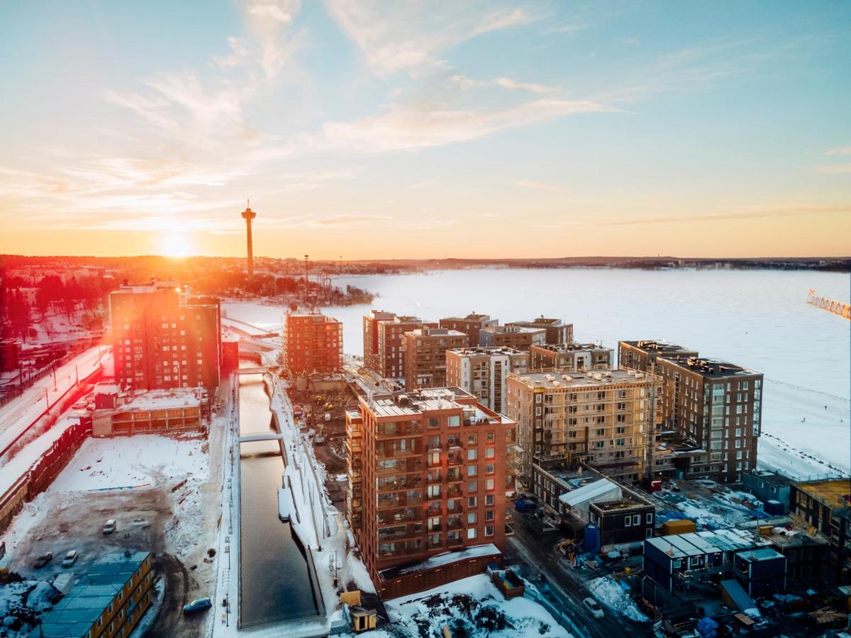 Spacious 2BR Apartment with Sauna & Two Balconies next to Lake Näsijärvi - Hosted by 2ndhomes - B&B