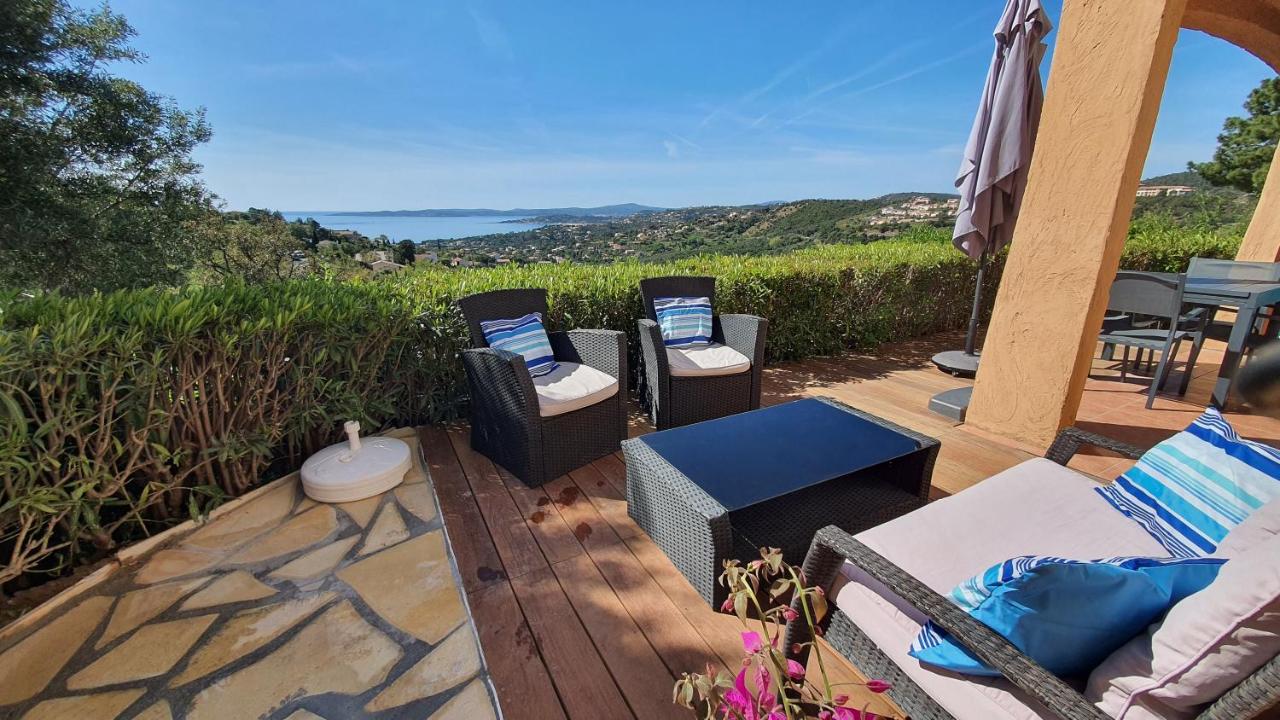 Les ISSAMBRES appart 6 pers grande terrasse superbe vue mer et golfe de saint Tropez, piscine - B&B Les Issambres