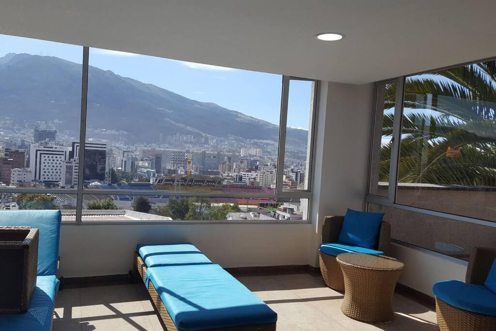 500 Excelente Vista ciudad Quito,parque, piscina,balcón,sauna,tranquilo encantador seguridad 24-7 - Chambres d'hôtes Quito