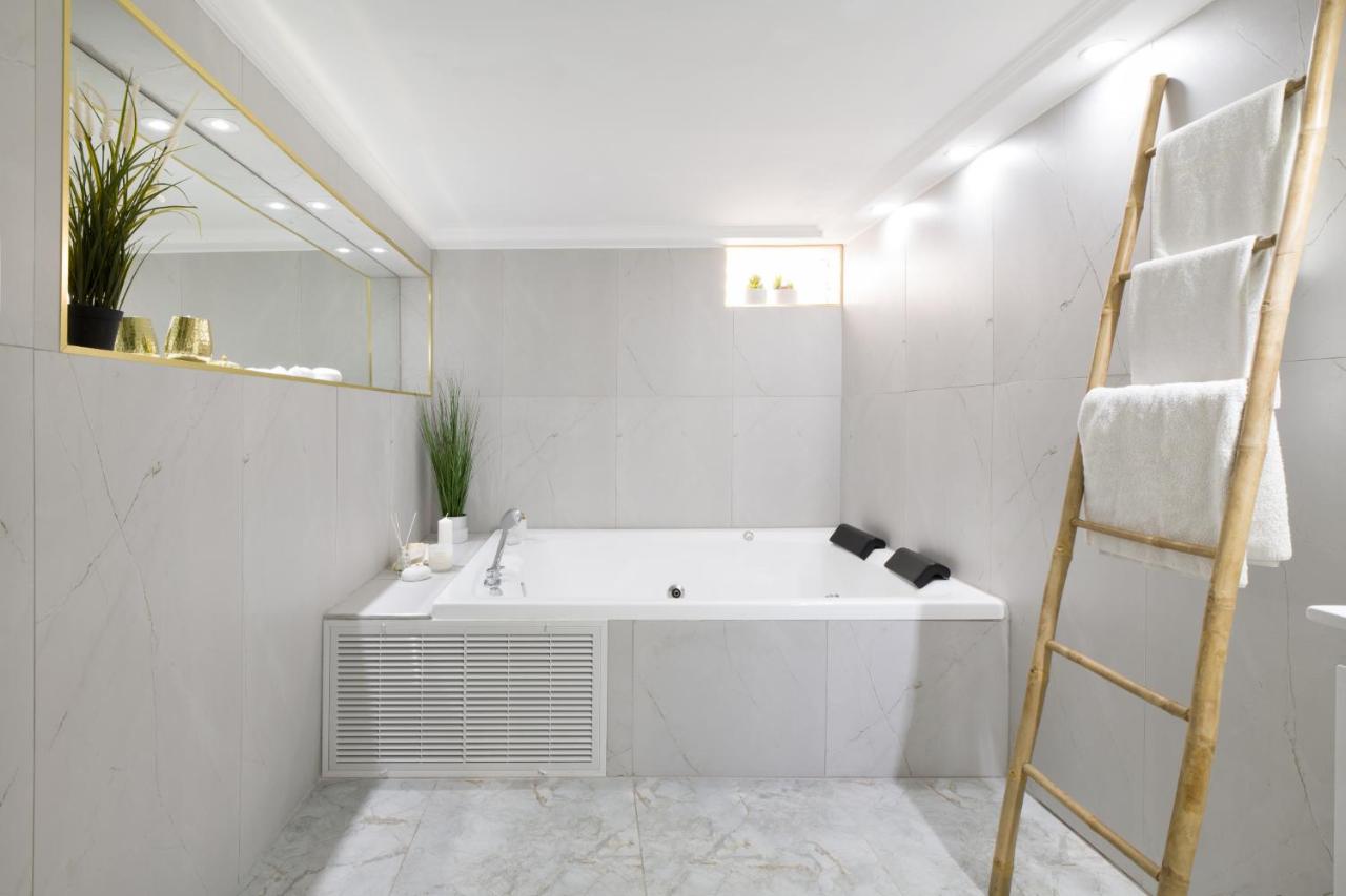 ROMSUITES - Apartment with jacuzzi & pool table, Haifa center, Bahai Garden - Bed and Breakfast Haifa