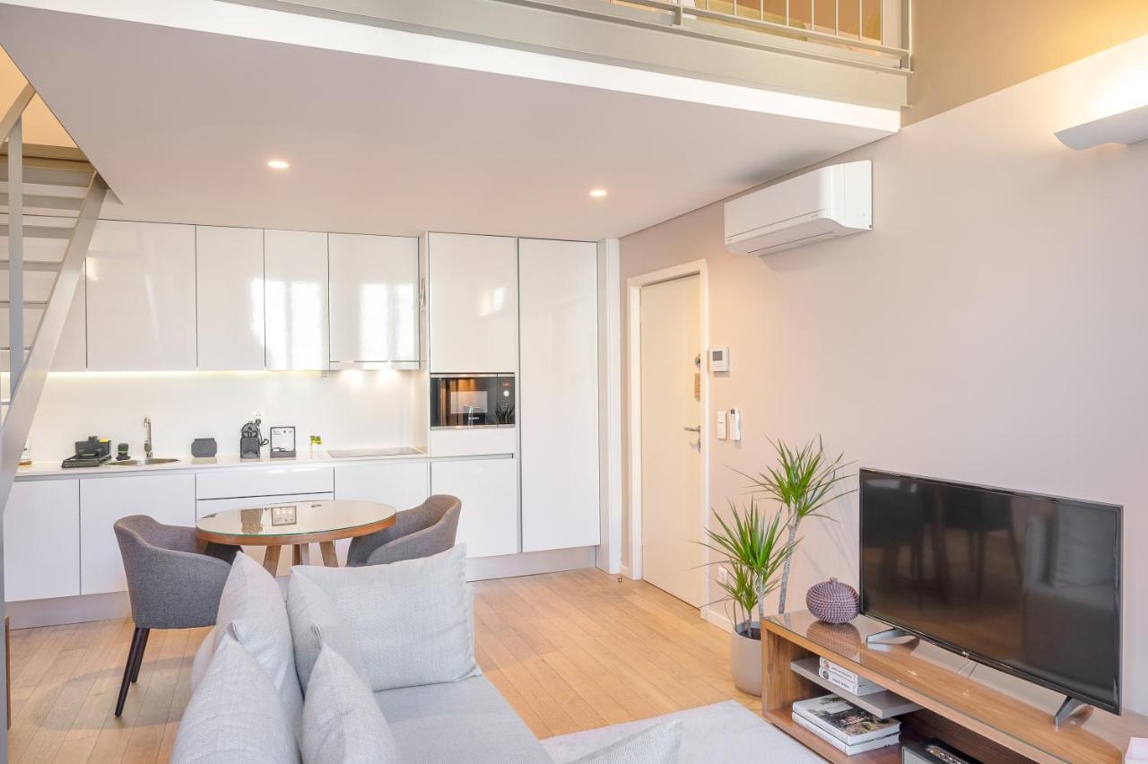 Loft Superior su 2 Livelli con Balcone e Vista Patio