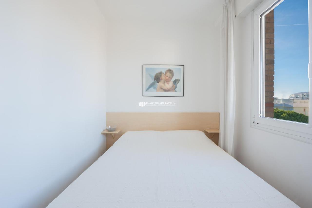 One-Bedroom Apartment (5 Adults)