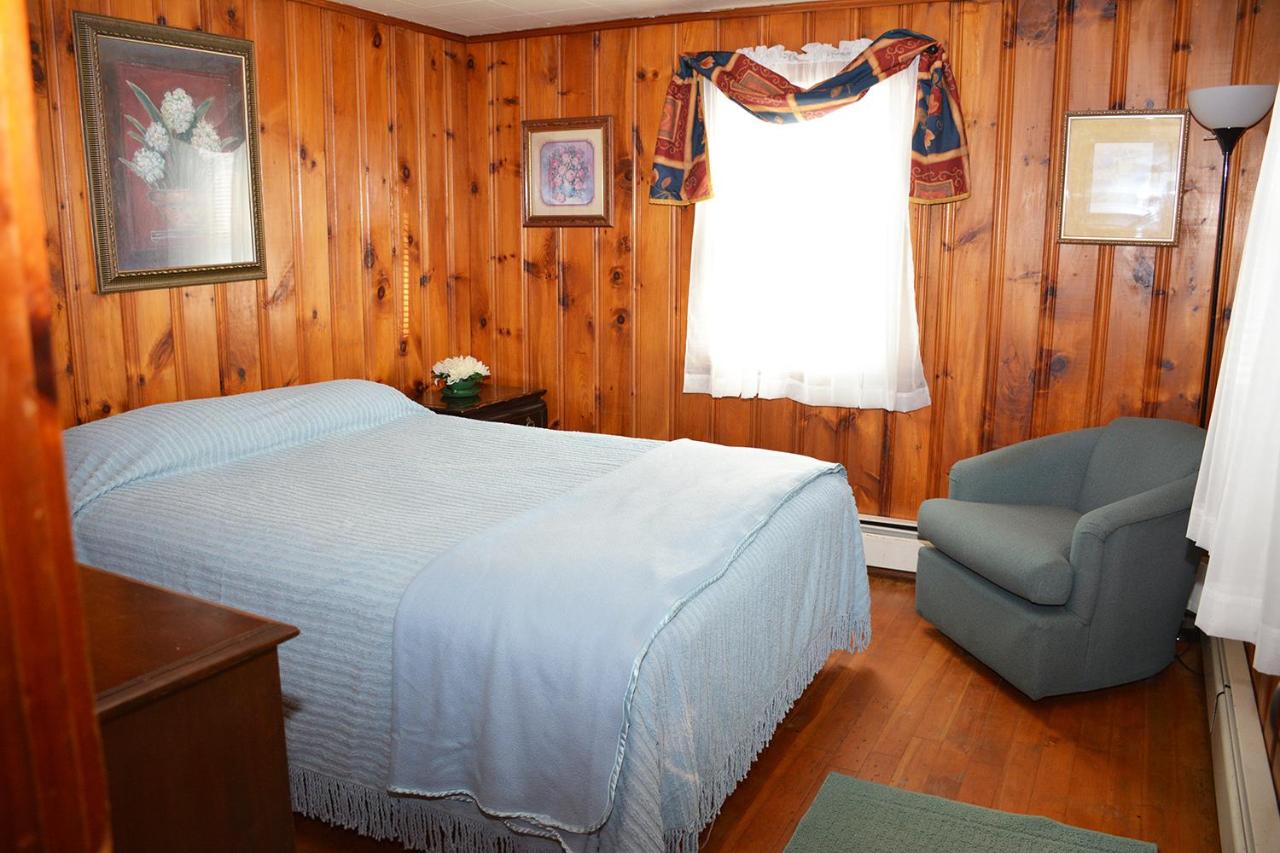 Deluxe Two-Bedroom Cottage - Little Miss Cottages Main Site Cottage #9