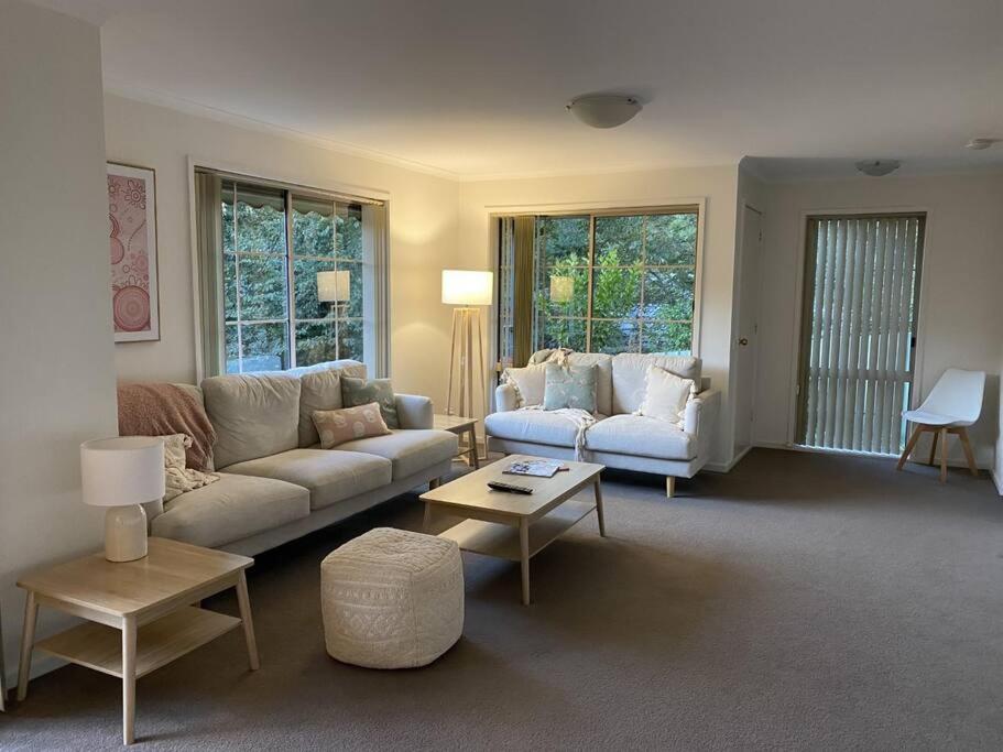 Valley House - Location Location Location - Comfortable home in the heart of Healesville - B&B