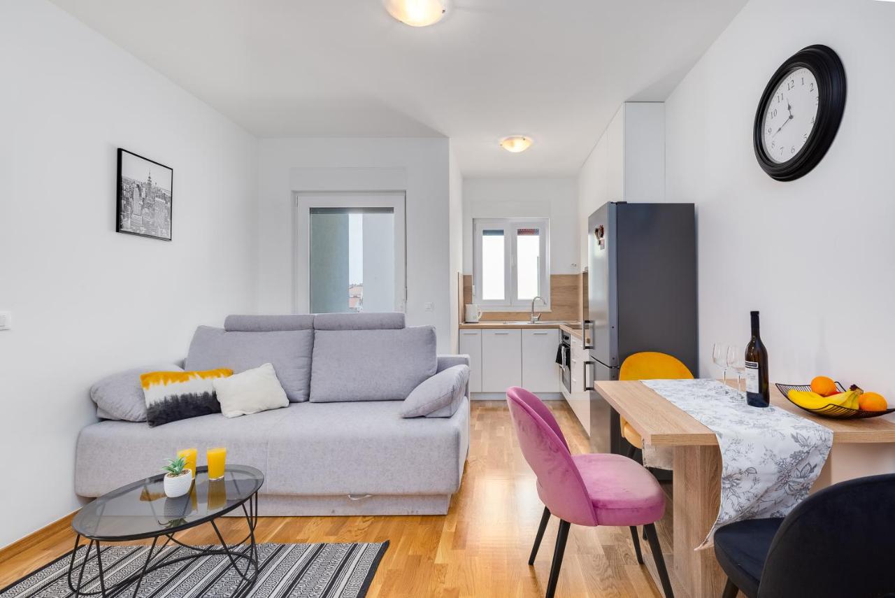 Apartment RoNi + besplatan parking - B&B Zadar