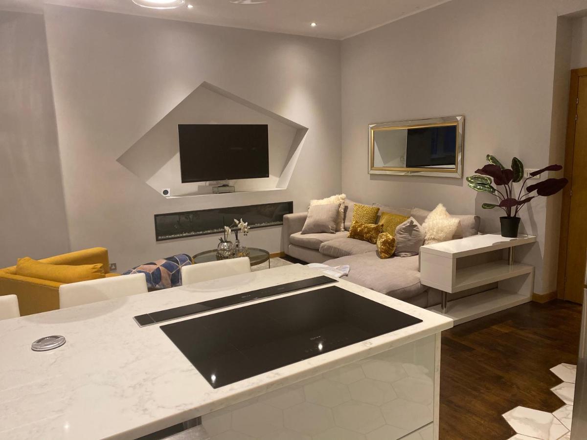 B&B Glasgow - 2 bed Chic Apartment in Glasgow City Centre - Bed and Breakfast Glasgow