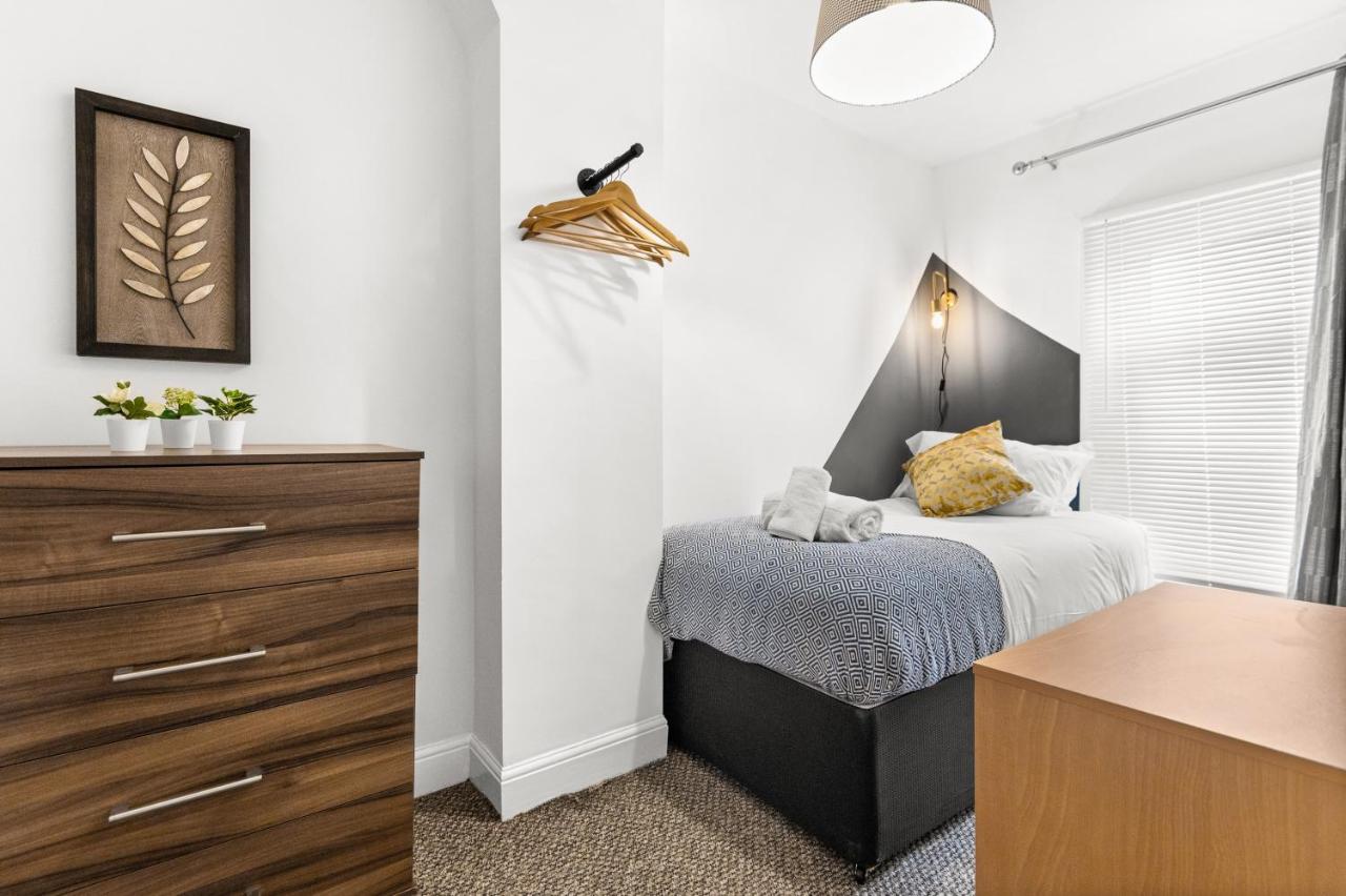 4 Bedrooms, Centre of town, Smart TV in every room - B&B