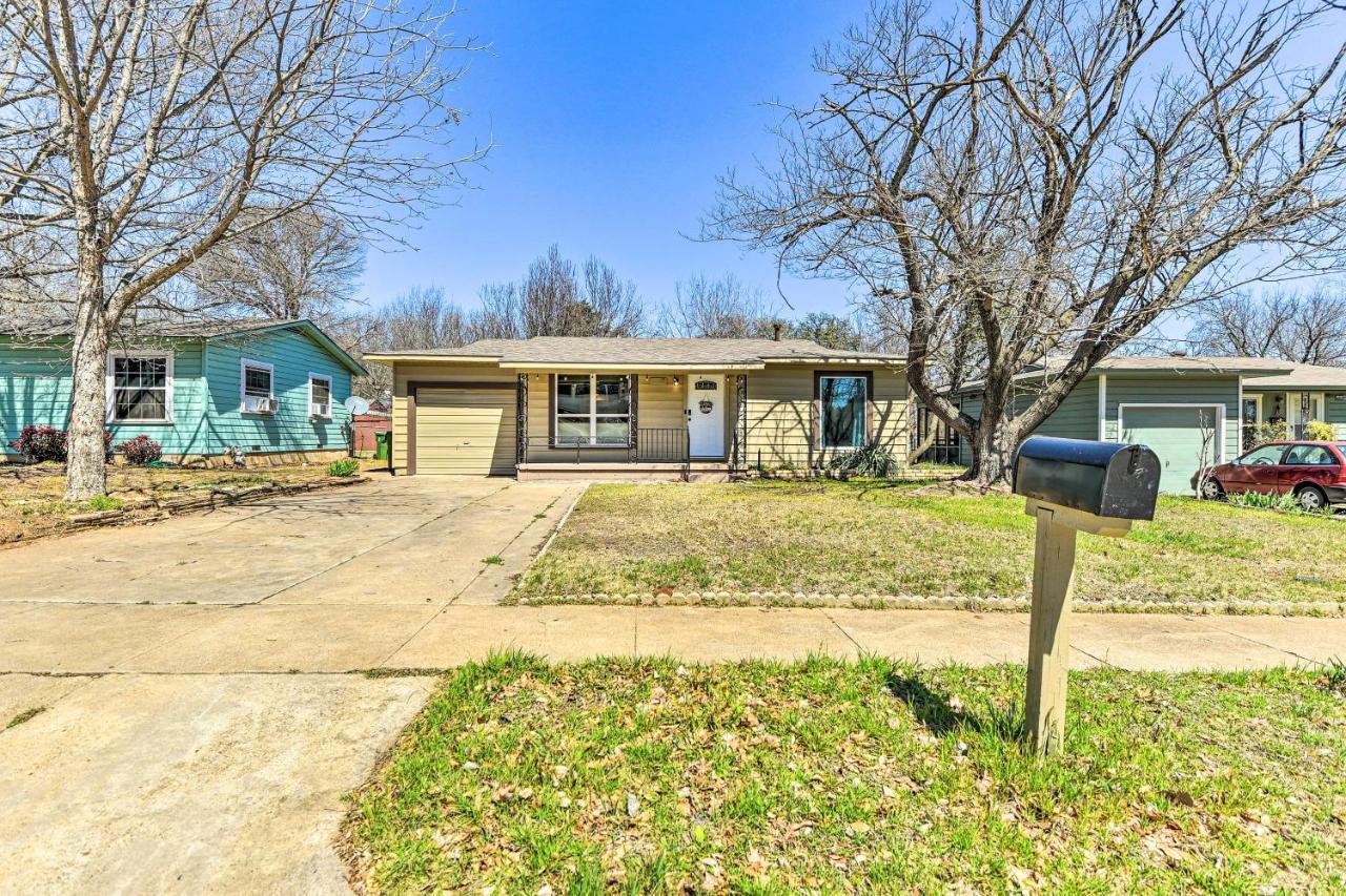 1 Mi to ATandT Stadium Downtown Arlington Home - B&B Arlington