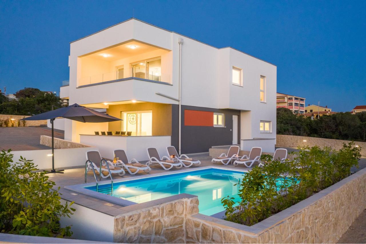 Lejla, sea view apartment with pool - Bed and Breakfast