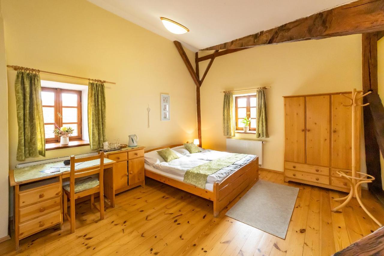 Doppel- oder Zweibettzimmer