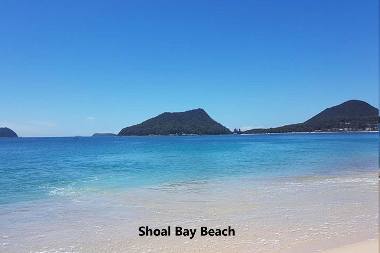 Shoal Towers 4 11 Shoal Bay Road straight across the road to the beach - Chambres d'hôtes Shallow Bay
