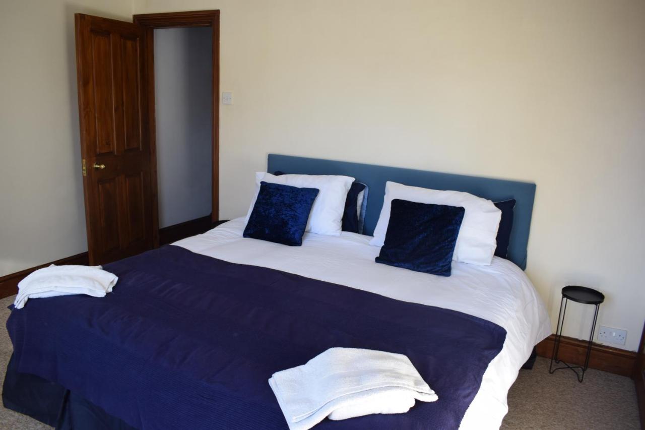 Lovely 2 bedroom duplex apartment, Maidstone sleeps 5 - B&B Maidstone