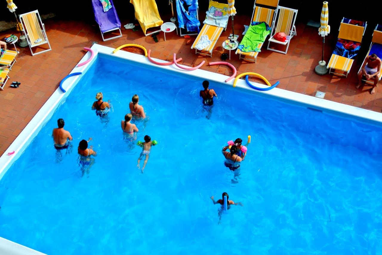 Large One-Bedroom Apartment with Pool View