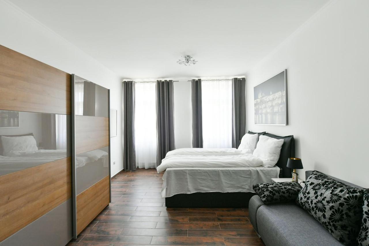 King Studio with Sofa Bed