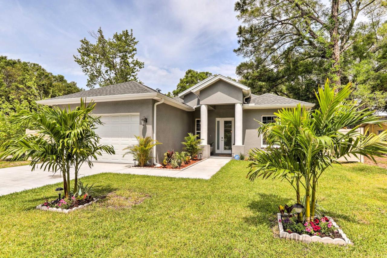 St Pete Escape with Patio and Yard 6 Mi to Beach - B&B