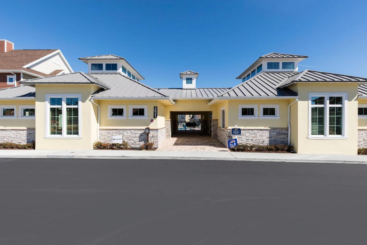 5 BR 6 BA Luxury Villa 5 min to Disneyworld Hot Tub & BBQ - B&B