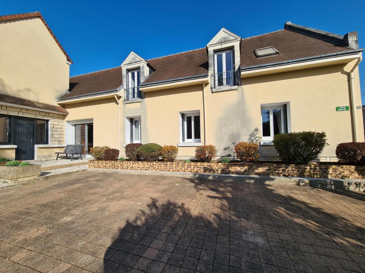 Maison de vacances avec grande piscine et tennis, proche du Zoo de Beauval et des Châteaux de la Loire - FR-1-591-47 - B&B
