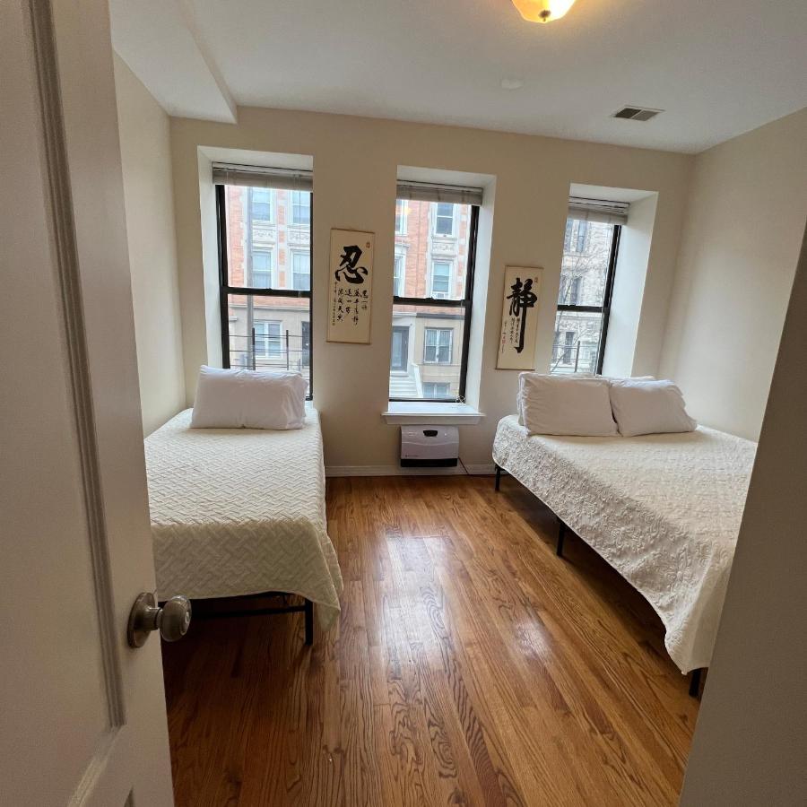 B&B New York Mills - 3 Bedroom Harlem Apartment - Bed and Breakfast New York Mills