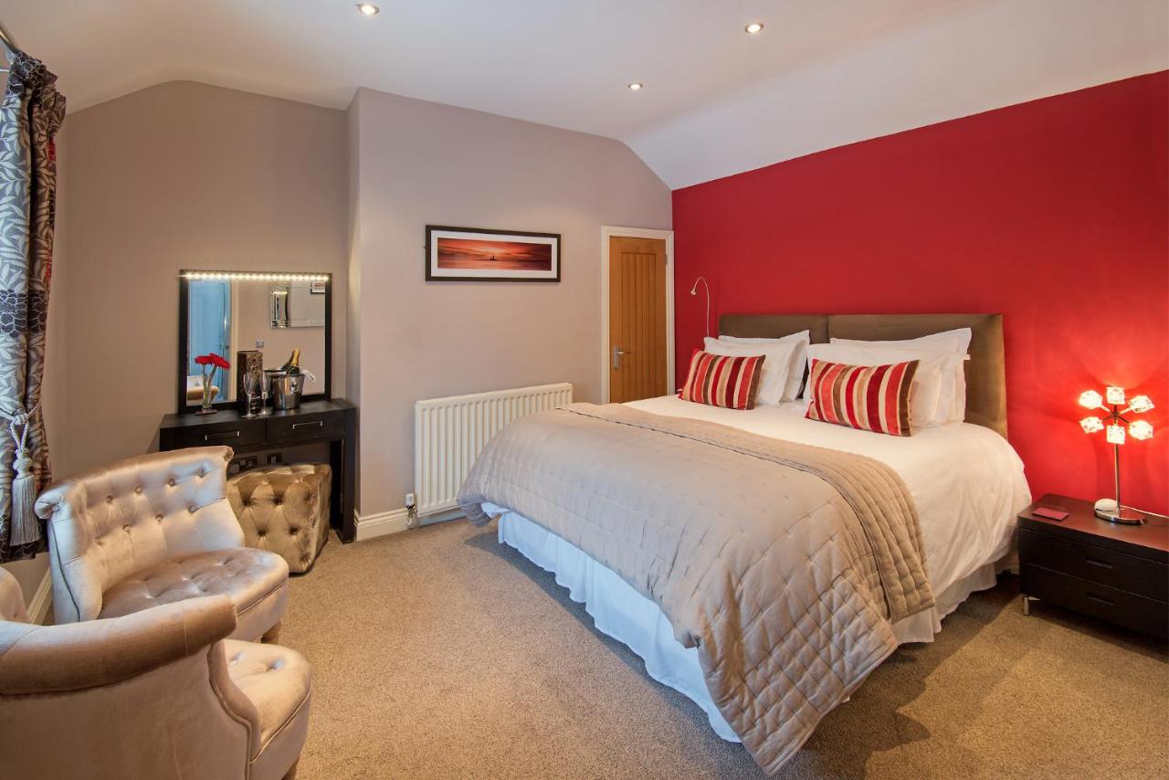 Room 7 - Superior Super King Ensuite with Shower