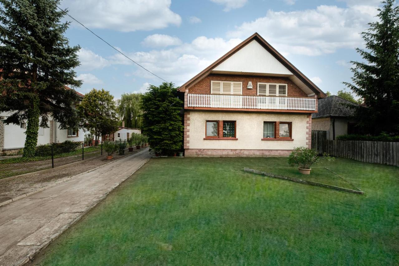 Vadkacsa apartmanház medencével - Ferienwohnung