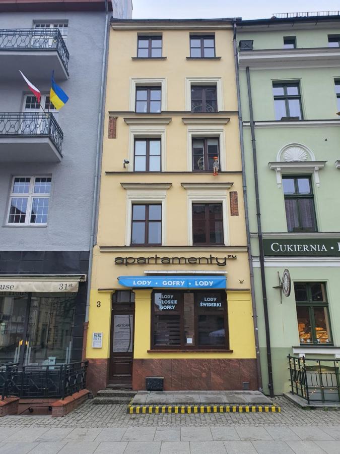 Apartament z widokiem na pomnik Kopernika - Rynek Staromiejski - Chambres d’hôtes