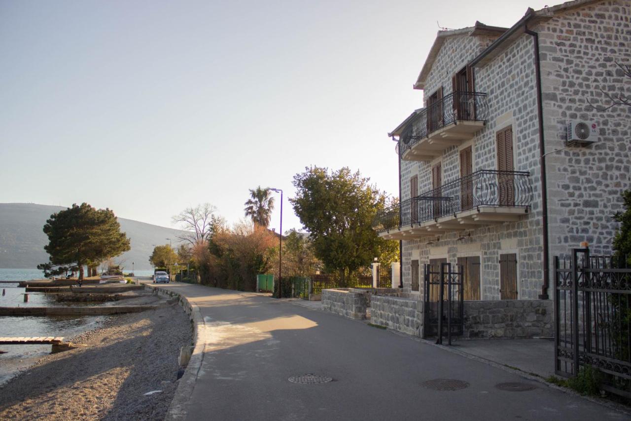 Live By The Sea, Bijela - B&B