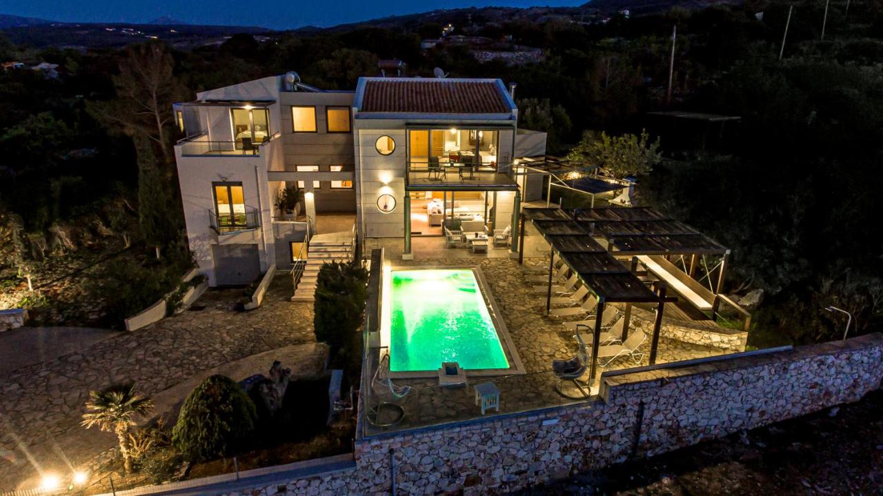 Villa Serenity - With Private Heated Pool - B&B